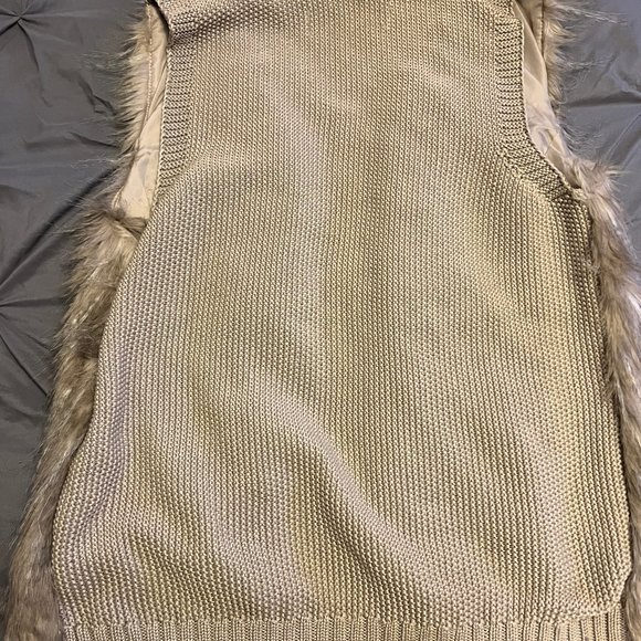 Sebby Collection L Faux Fur Sweater Vest - Picture 3 of 3
